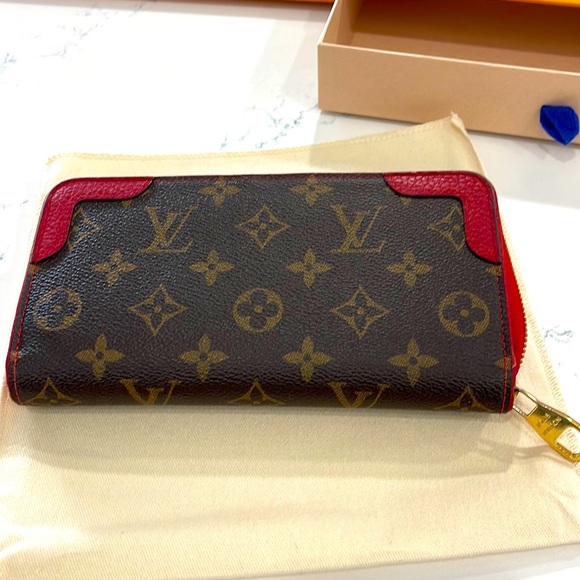 Louis Vuitton' Zippy wallet. Monogram canvas with red accents. Can be a clutch. - Picture 1 of 9